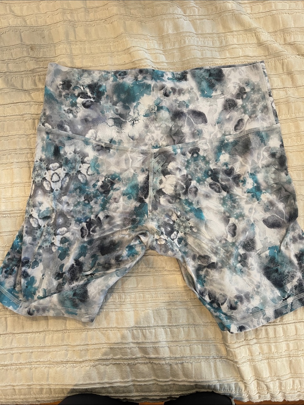lululemon athletica Teal & Gray Floral Print Bike Shorts